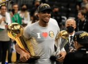 U8国际-包含字母哥在法国队比赛中挺进下一轮，回归赛场引发热议！的词条